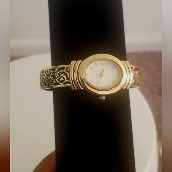 Urban Goldtone Metal Cuff WristWatch Antique Vintage Style with Oval Shape. 🌴 - Picture 1 of 7